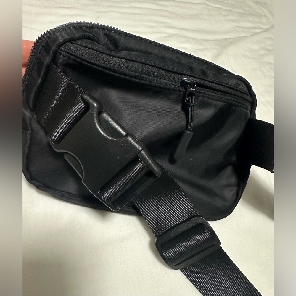 Lululemon Athletica Black Crossbody Bag - Picture 3 of 9